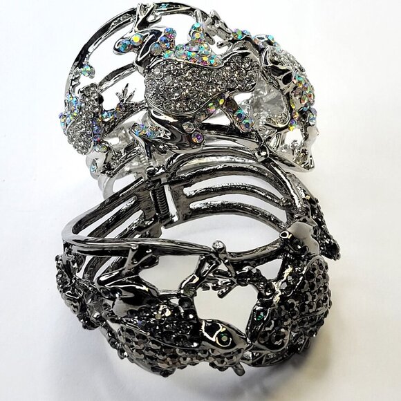 Hematite Rhinestone Frog Lovers Cuff Bracelet - Picture 5 of 16